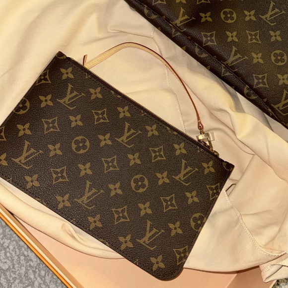 Louis Vuitton Clutch - Picture 6 of 11